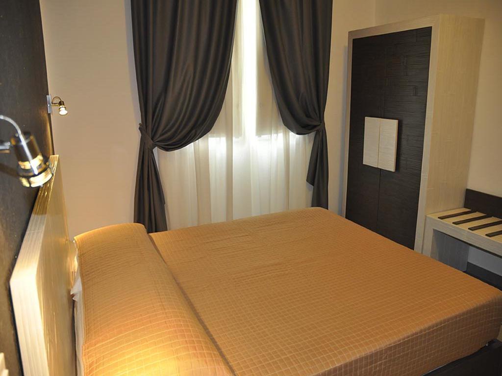 B&B Il Sole 卡斯泰卢佐 外观 照片
