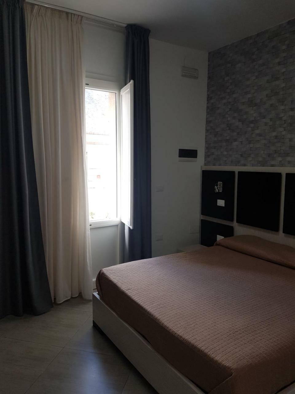 B&B Il Sole 卡斯泰卢佐 外观 照片
