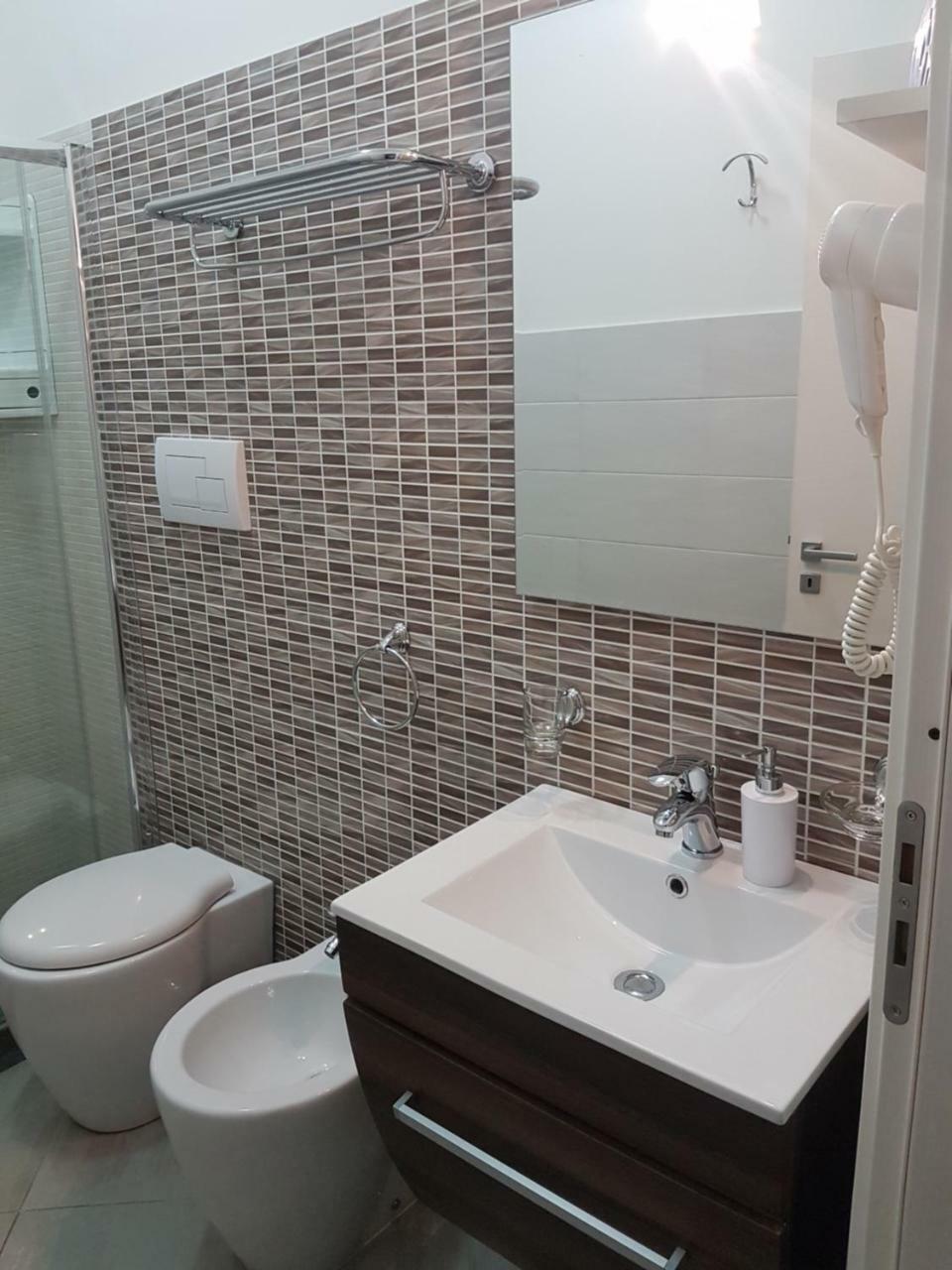 B&B Il Sole 卡斯泰卢佐 外观 照片
